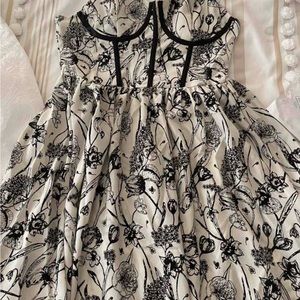 Long black and white dress